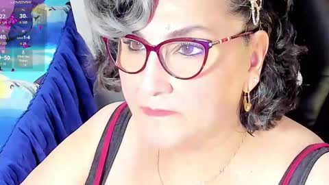 Snapshot of cataleya_mom_ chatting on October 6, 3:34 am cataleya online show from October 6, 3:34 am