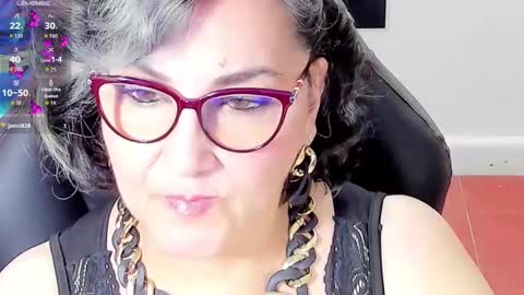 Snapshot of cataleya_mom_ chatting on October 3, 8:52 am cataleya online show from October 3, 8:52 am