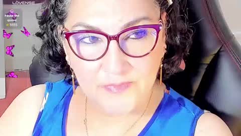 Snapshot of cataleya_mom_ chatting on October 31, 11:14 am cataleya online show from October 31, 11:14 am