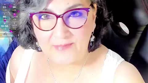 Snapshot of cataleya_mom_ chatting on October 2, 8:41 am cataleya online show from October 2, 8:41 am