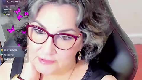 Snapshot of cataleya_mom_ chatting on October 13, 9:56 am cataleya online show from October 13, 9:56 am