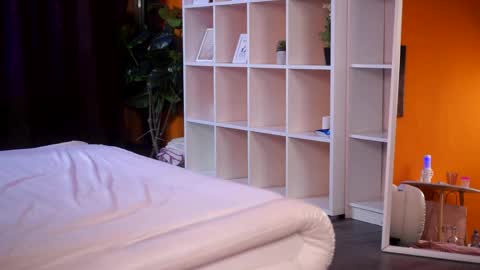 Cataleya online show from April 16, 9:39 pm