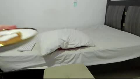 Snapshot of cataleyavives chatting on October 25, 2:19 am CATALEYA online show from October 25, 2:19 am