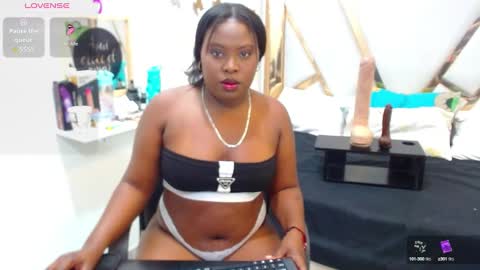 Snapshot of catalillina_love1 chatting on February 14, 12:47 pm Cata online show from February 14, 12:47 pm
