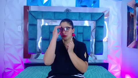 Catalina bustos online show from February 26, 3:35 am