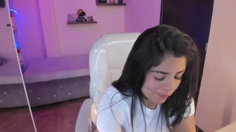 Snapshot of catalina_naughtyy chatting on January 20, 8:07 pm Catalina online show from January 20, 8:07 pm
