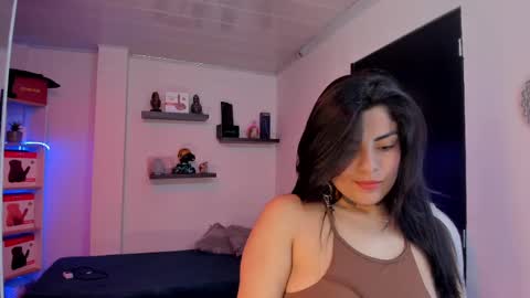 Snapshot of catalina_naughtyy chatting on February 24, 7:52 pm Catalina online show from February 24, 7:52 pm
