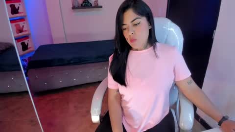 Snapshot of catalina_naughtyy chatting on February 15, 9:28 pm Catalina online show from February 15, 9:28 pm