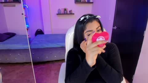 Snapshot of catalina_naughtyy chatting on December 17, 9:16 pm Catalina online show from December 17, 9:16 pm
