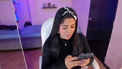 Snapshot of catalina_naughtyy chatting on December 18, 6:46 pm Catalina online show from December 18, 6:46 pm