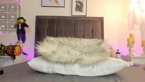 Catalina  online show from October 17, 2:37 am