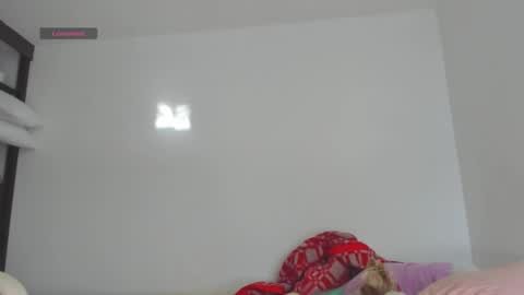 Snapshot of catbaby888_ chatting on December 3, 1:54 pm online show from December 3, 1:54 pm