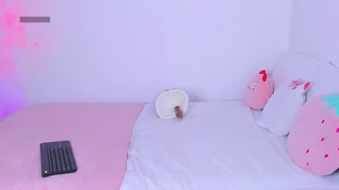 Snapshot of catbaby888_ chatting on December 15, 12:18 am online show from December 15, 12:18 am
