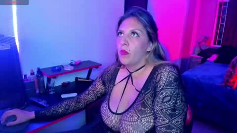  Mia   online show from September 19, 7:07 am