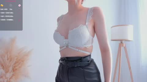 Mia online show from May 27, 1:57 am