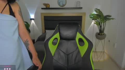 Snapshot of catleya_1 chatting on February 22, 4:51 am Juliana online show from February 22, 4:51 am
