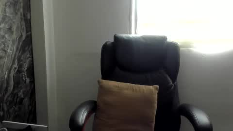 CATT EVANS online show from November 30, 8:02 pm