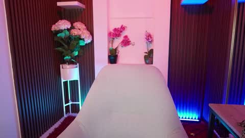 cattleyascaly online show from September 24, 7:35 pm