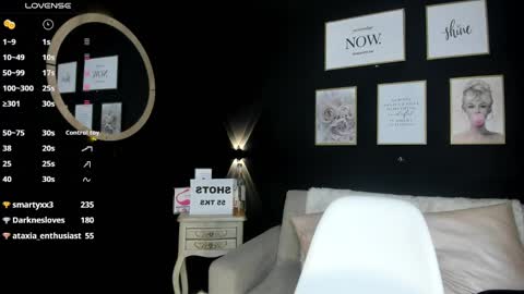 Snapshot of catvalentinee_ chatting on December 14, 3:06 am catvalentinee_ online show from December 14, 3:06 am