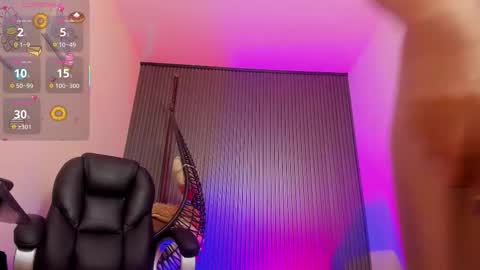 Snapshot of caty_sex4u chatting on October 25, 8:22 am caty online show from October 25, 8:22 am