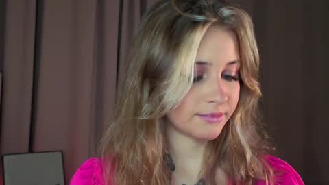 Lina  online show from April 4, 7:02 pm