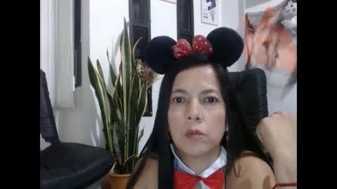 Snapshot of cecihotty4u chatting on October 29, 2:38 am ceci online show from October 29, 2:38 am