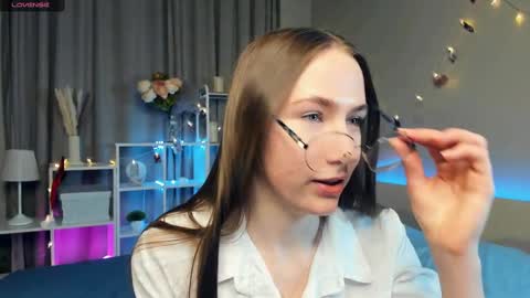 Snapshot of cel1ne_secret chatting on March 9, 8:31 pm Josie Manesi online show from March 9, 8:31 pm