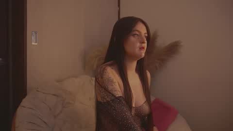 Diane Independent model online show from March 11, 7:25 pm