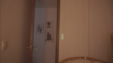 Diane Independent model online show from October 23, 8:15 pm