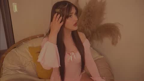 Diane Independent model online show from October 14, 8:00 pm