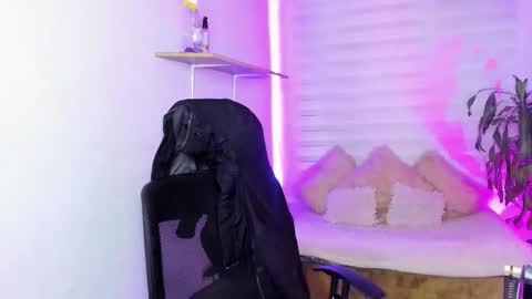 Snapshot of celeste_bonnet1 chatting on October 26, 1:01 am celeste_bonnet1 online show from October 26, 1:01 am