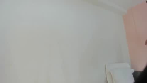 Snapshot of celeste_smmith_ chatting on March 5, 3:18 am celeste_smmith_ online show from March 5, 3:18 am