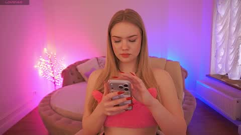 celestenoirr online show from April 8, 7:10 am