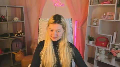 your cute kitty online show from April 17, 7:05 pm