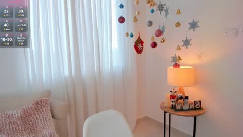 Snapshot of celia_dubois chatting on December 18, 10:02 pm Ari online show from December 18, 10:02 pm