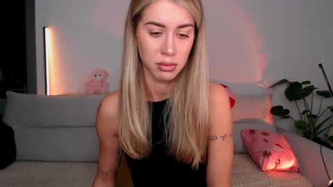 Snapshot of celin_summer chatting on December 17, 6:09 pm Celin online show from December 17, 6:09 pm
