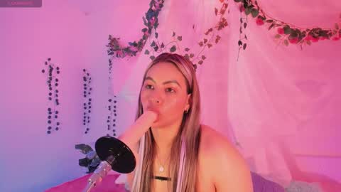 Hello guys my name is Sofi and Lizzie and  Vanessa online show from November 12, 1:14 am