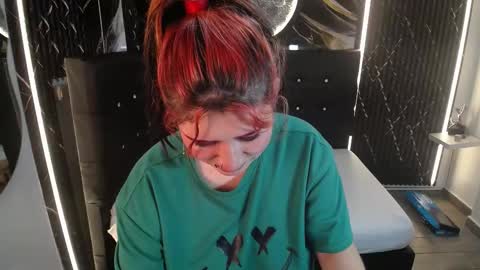 Snapshot of cerecita_02 chatting on October 2, 3:17 pm Cerecita  online show from October 2, 3:17 pm