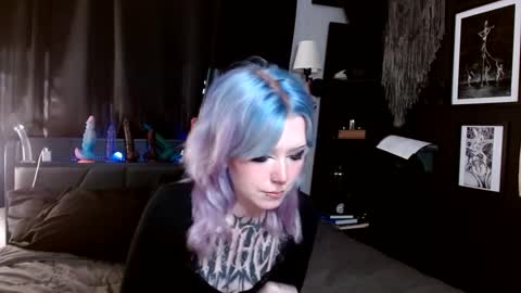 Averi online show from January 4, 11:17 pm