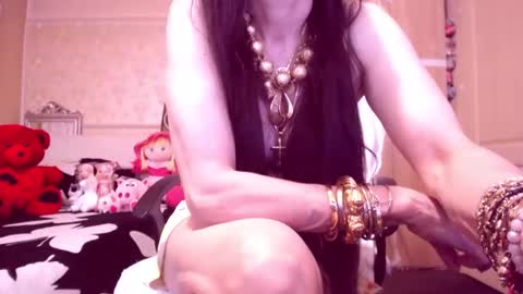 Cerise online show from November 5, 6:18 am