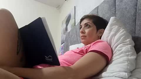 Snapshot of chanel_joliee chatting on October 27, 12:06 am chanel online show from October 27, 12:06 am