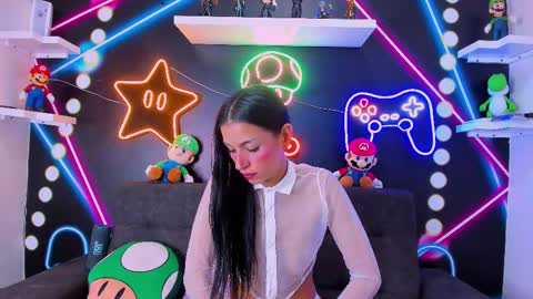 Snapshot of chaneladamss_ chatting on February 19, 7:38 pm C H A N E L online show from February 19, 7:38 pm