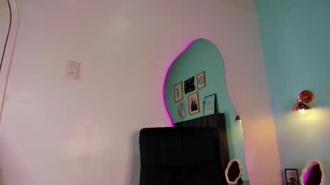 Snapshot of chaneladamss_ chatting on February 22, 7:32 pm C H A N E L online show from February 22, 7:32 pm