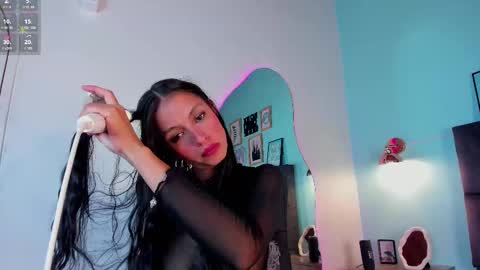 Snapshot of chaneladamss_ chatting on February 12, 8:07 pm C H A N E L online show from February 12, 8:07 pm