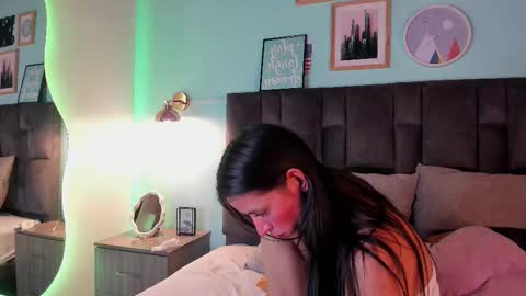 Snapshot of chaneladamss_ chatting on March 6, 3:13 am C H A N E L online show from March 6, 3:13 am