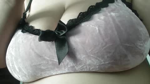 Snapshot of chanell15 chatting on December 14, 3:15 pm Fabi online show from December 14, 3:15 pm
