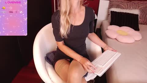 Snapshot of chaneltheron chatting on December 3, 3:22 pm Anastasia online show from December 3, 3:22 pm