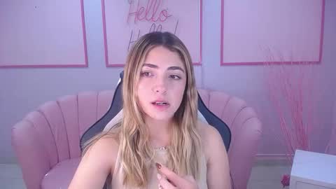 Snapshot of channel_blonde_a chatting on December 3, 8:14 am channel_blonde_a online show from December 3, 8:14 am