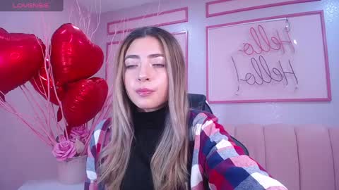 Snapshot of channel_blonde_a chatting on February 12, 4:33 pm channel_blonde_a online show from February 12, 4:33 pm