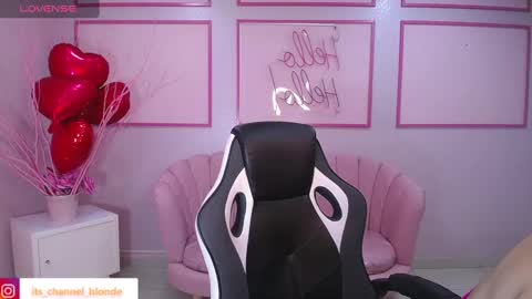 Snapshot of channel_blonde_a chatting on February 27, 4:32 pm channel_blonde_a online show from February 27, 4:32 pm